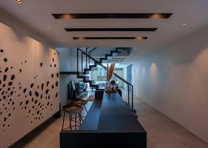 Georgetown Minimalist Elegance 4Br 8Pax
