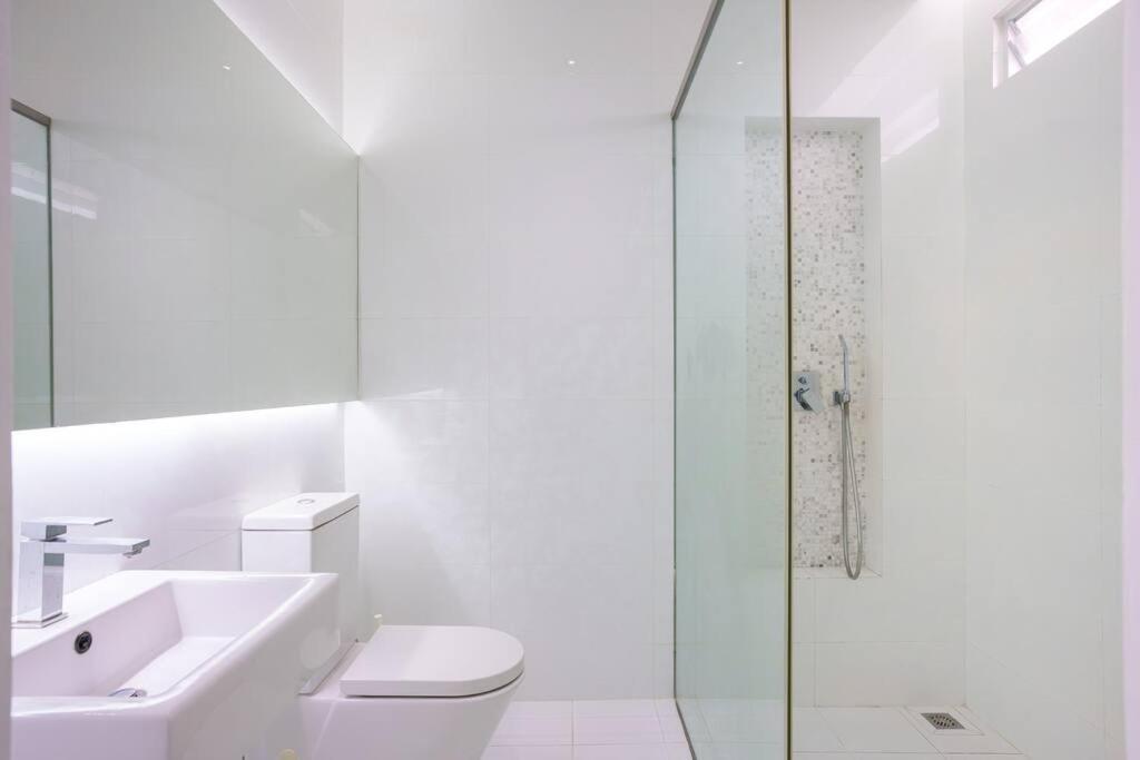Minimalist Elegance 4br 8pax George Town